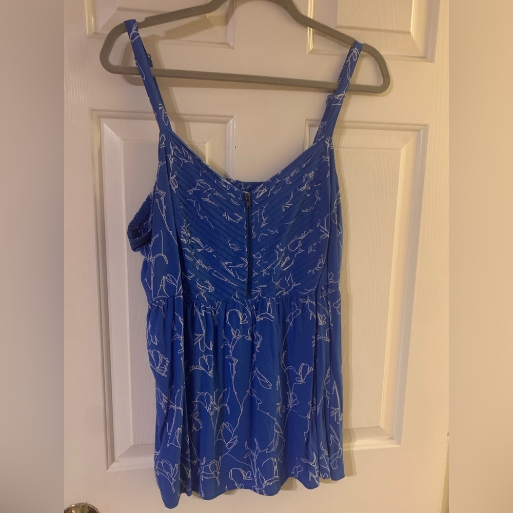 2X blue and white tank